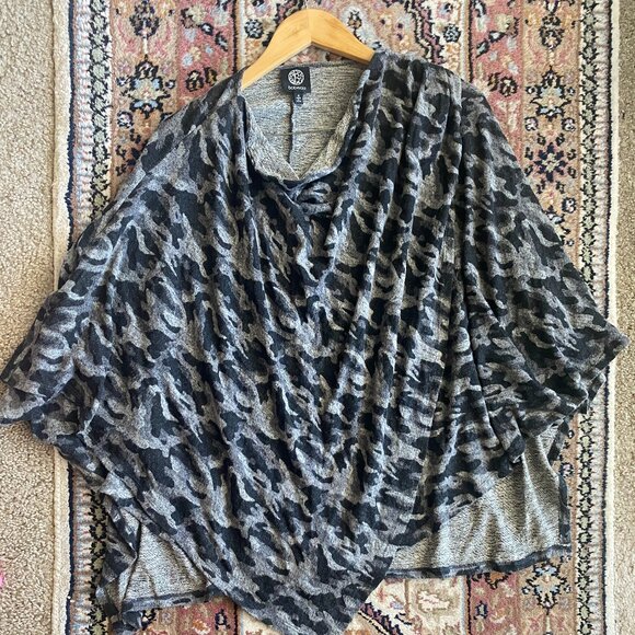 Bobeau Grey Camo Poncho size Small - Picture 1 of 6